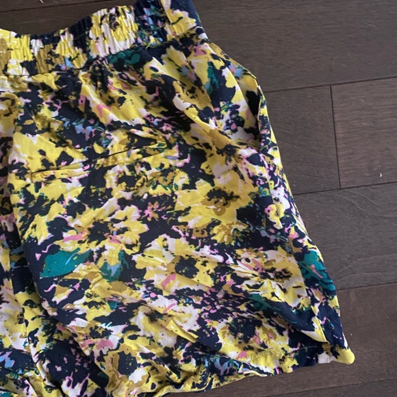 Floral H&M shorts - Picture 2 of 3